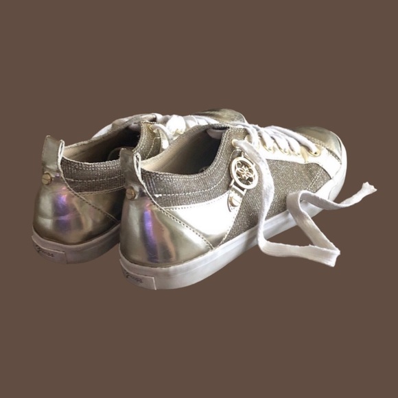 Guess✨ ‘Maadet 2’ Sneakers - Picture 6 of 9